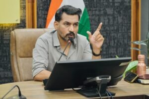 ऋण दिलाने के नाम पर ठगी करने वालों की अब खैर नहीं, डीएम डॉ. आशीष चौहान ने दिए सख्त कार्रवाई के निर्देश