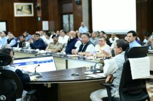 सीएम धामी ने जिलाधिकारियों को जनपदों में सबसे अधिक प्राप्त शिकायतों की विभागवार समीक्षा कर स्थायी समाधान सुनिश्चित करने के निर्देश दिए