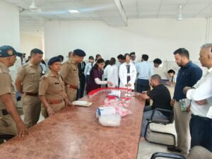 निजी शिक्षण संस्थान में पुलिस व डाक्टरों की संयुक्त टीम का औचक निरीक्षण, रेन्डमली 115 छात्र/छात्राओं का ड्रग्स किट से किया मेडिकल टेस्ट